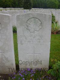 Etaples Military Cemetery - McCoid, R